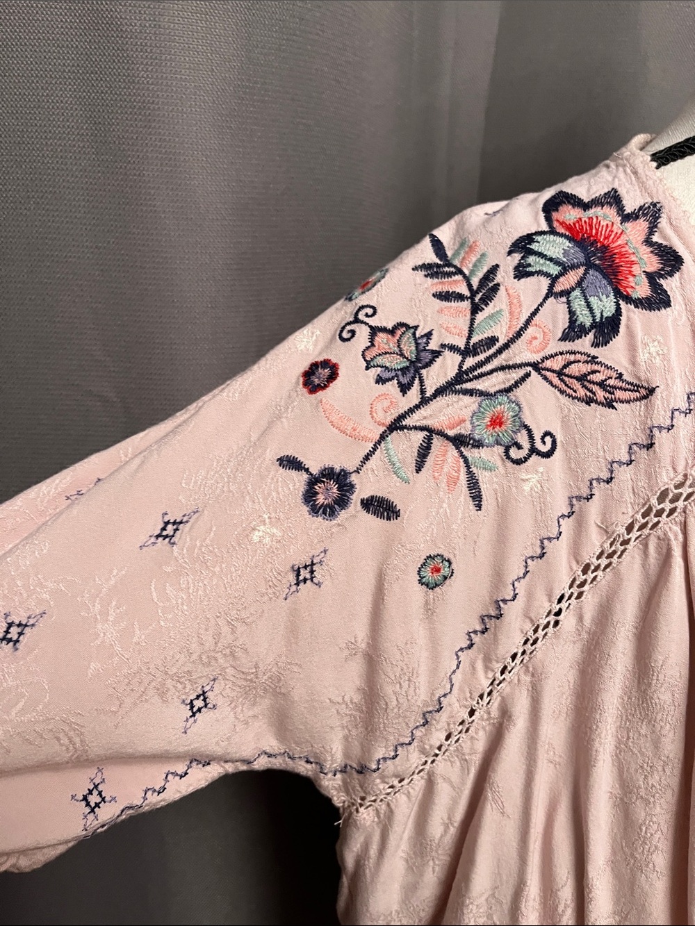 Knox Rose Light Pink Embroidered Scoop Neck Tunic - Picture 3 of 5